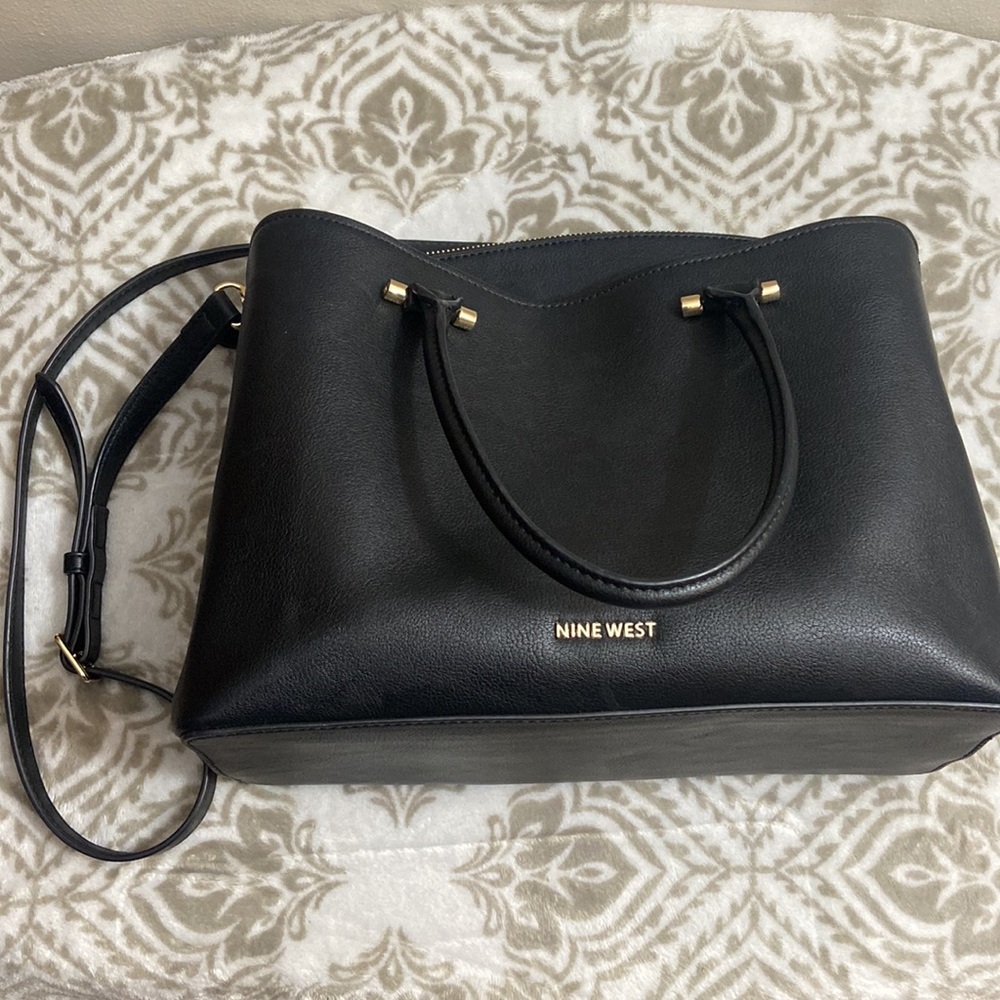 Nine West medium black satchel ❤️